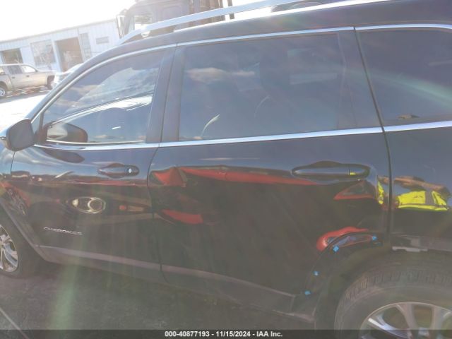 1C4PJLCB8KD187302 Jeep Cherokee Latitude