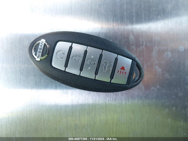 5N1AT2MT6JC852165 Nissan ROGUE SV