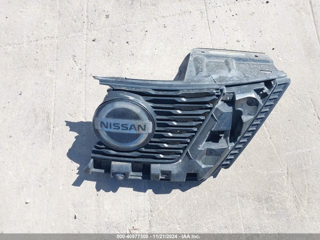 5N1AT2MT6JC852165 Nissan ROGUE SV