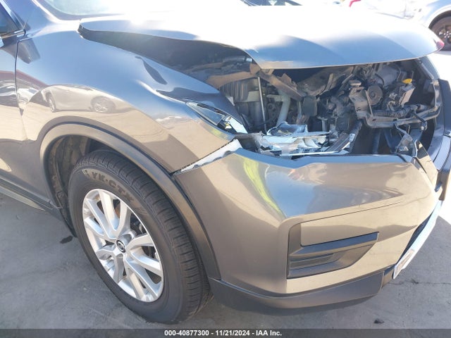 5N1AT2MT6JC852165 Nissan ROGUE SV