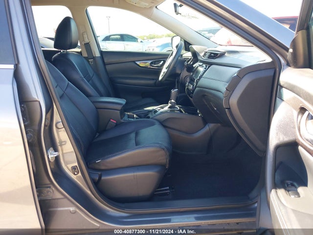 5N1AT2MT6JC852165 Nissan ROGUE SV
