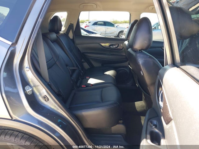 5N1AT2MT6JC852165 Nissan ROGUE SV