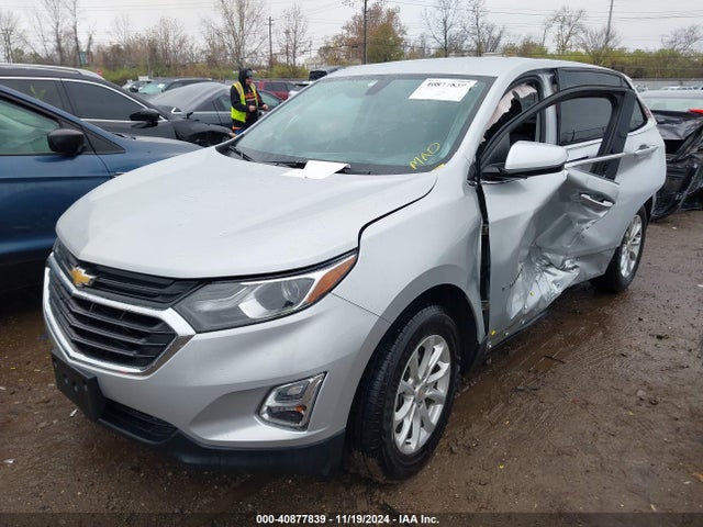 Chevrolet EQUINOX LT 2019 2GNAXUEV0K6274697 Image 2