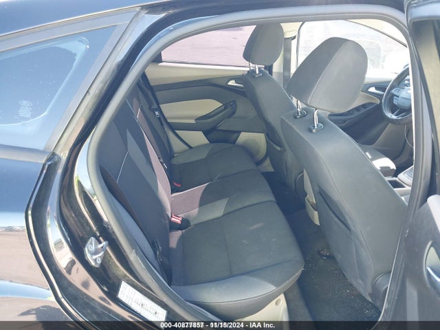 1FADP3K25HL247835 Ford FOCUS SE