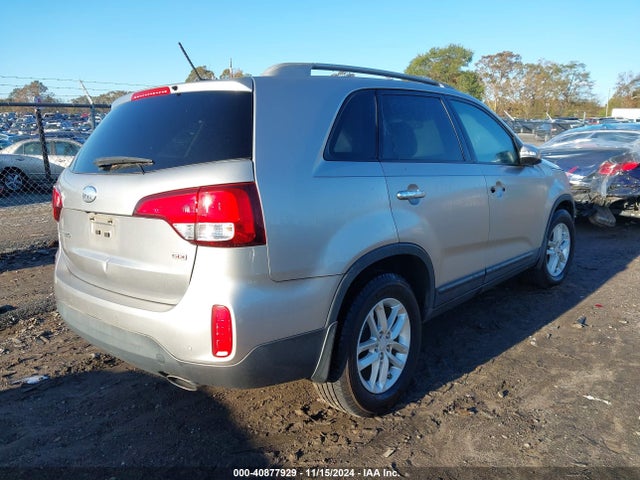 KIA SORENTO LX 2015 5XYKT3A63FG602379 Image 4