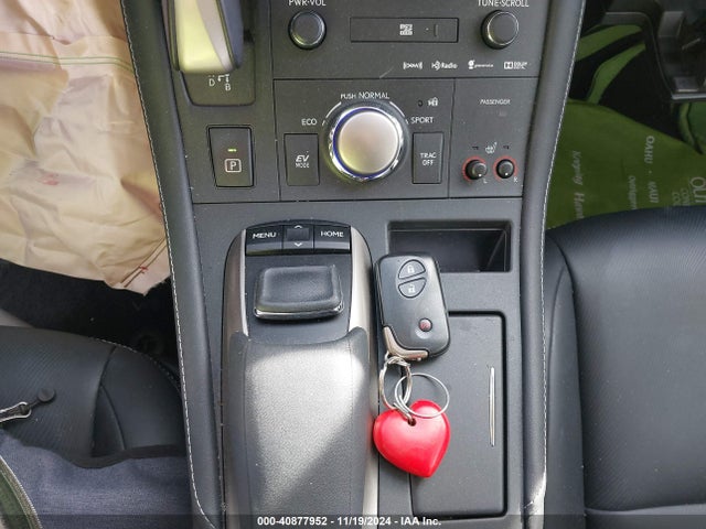 JTHKD5BHXH2285379 Lexus CT 200H