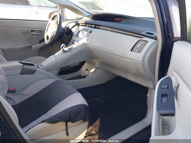 Toyota Prius Two 2014 JTDKN3DU7E0377568 Image 5