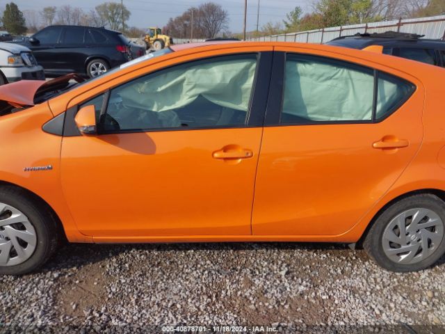 JTDKDTB35G1137039 Toyota Prius C Two