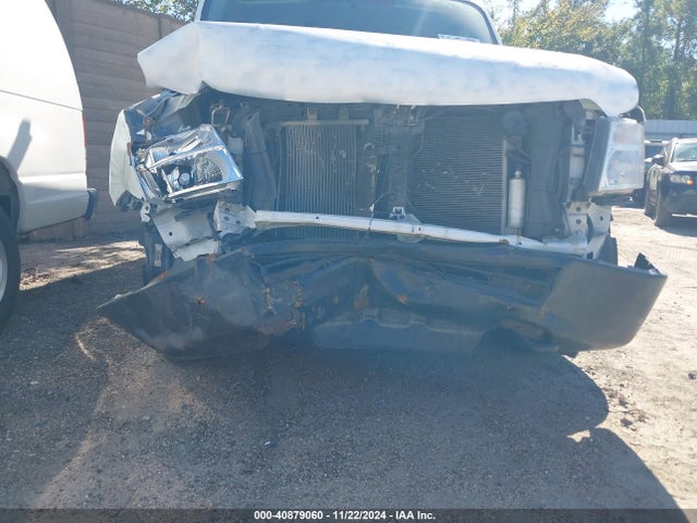 1N6AF0LY8JN807646 Nissan Nv Cargo Nv2500 Hd S V8