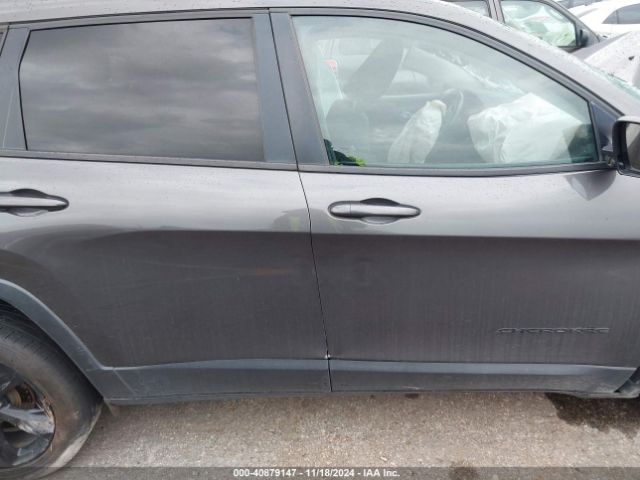 1C4PJLCB2JD573289 Jeep Cherokee Latitude Fwd