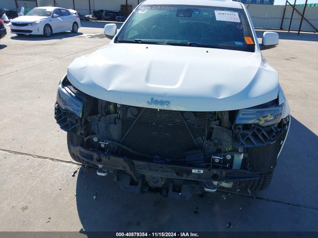 1C4RJFBTXJC273249 Jeep Grand Cherokee Sterling Edition 4x4