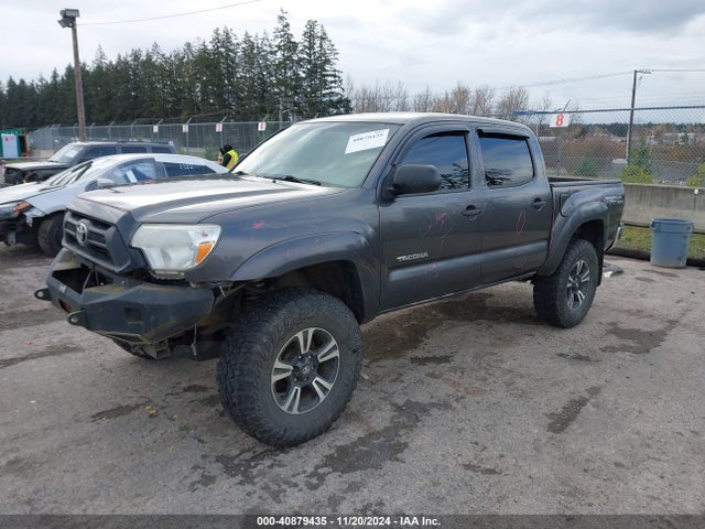 Toyota Tacoma Double Cab 2014 3TMLU4EN7EM153203 Image 2
