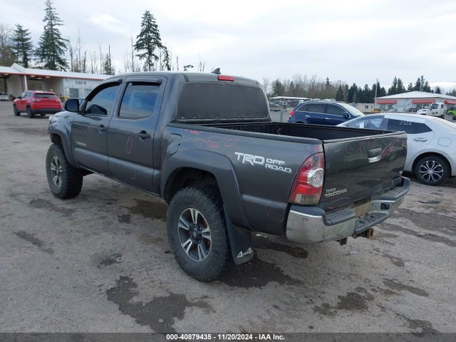 Toyota Tacoma Double Cab 2014 3TMLU4EN7EM153203 Image 3