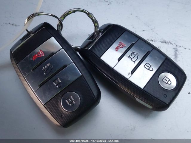 KNDCB3LC7K5226668 KIA NIRO LX