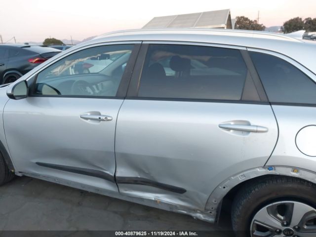 KNDCB3LC7K5226668 KIA NIRO LX