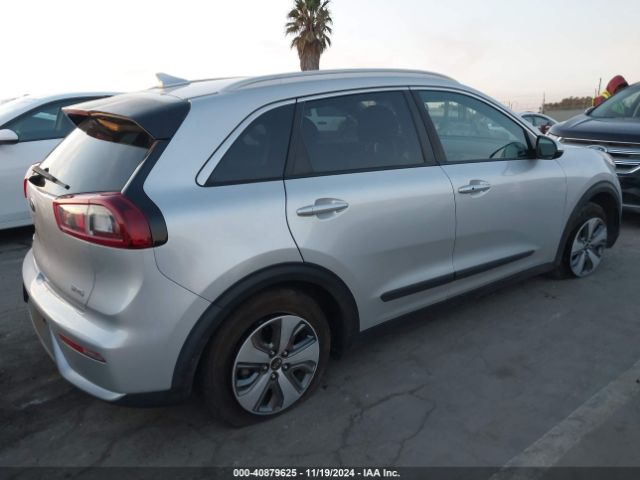 KNDCB3LC7K5226668 KIA NIRO LX