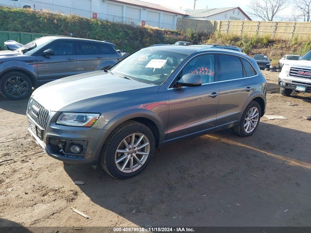 Audi Q5 2.0t Premium 2017 WA1L2AFP1HA044266 Image 2