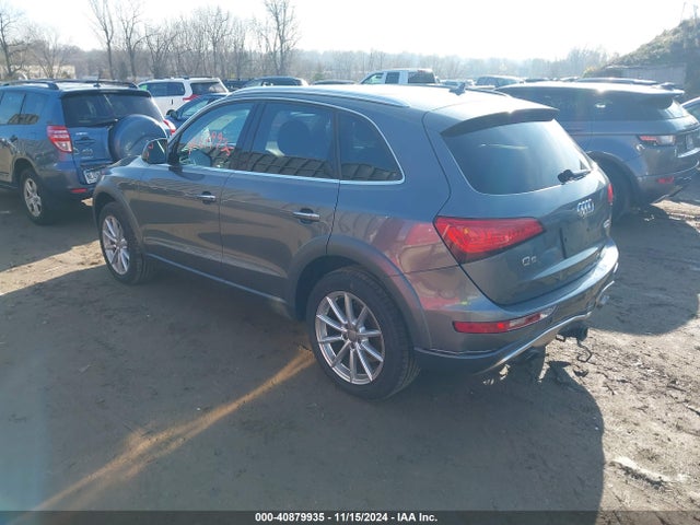 Audi Q5 2.0t Premium 2017 WA1L2AFP1HA044266 Image 3