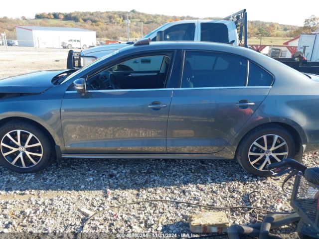3VWDB7AJ5JM259350 Volkswagen Jetta 1.4t Se/1.4t Wolfsburg Edition