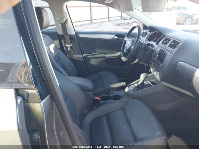 3VWDB7AJ5JM259350 Volkswagen Jetta 1.4t Se/1.4t Wolfsburg Edition