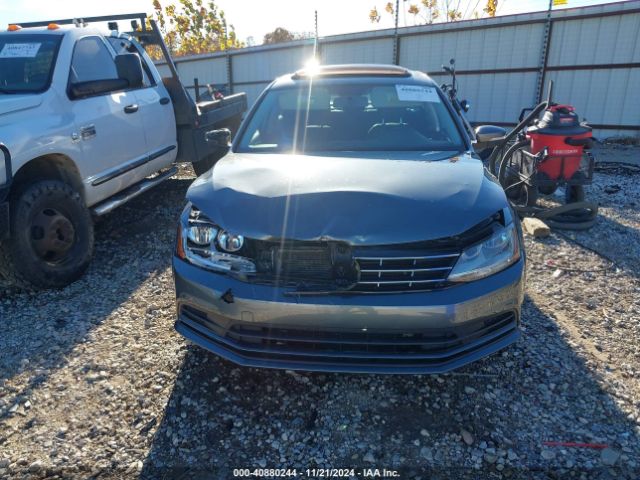 3VWDB7AJ5JM259350 Volkswagen Jetta 1.4t Se/1.4t Wolfsburg Edition