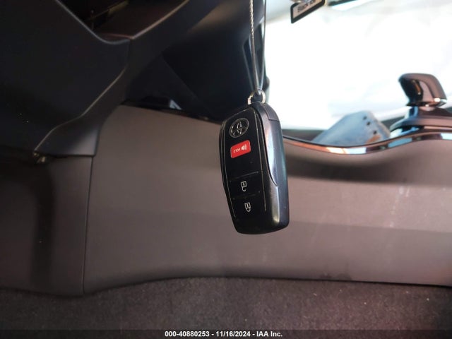 Toyota Prius Xle Awd-e 2024 JTDADABU5R3012199 Image 11