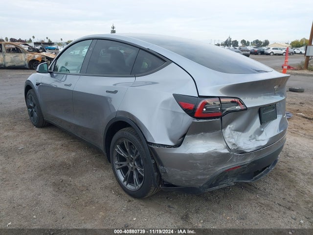 2024 TESLA MODEL Y 7SAYGDEE1RA312143 Photo 2