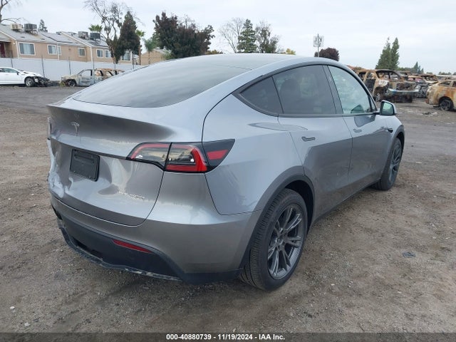 2024 TESLA MODEL Y 7SAYGDEE1RA312143 Photo 3