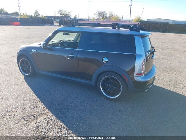2011 MINI COOPER S CLUBMAN WMWZG3C50BTY30651 Photo 2