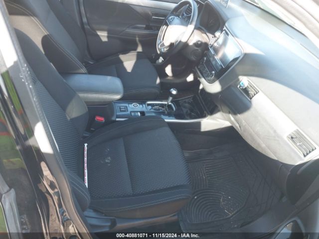 JA4AZ3A31HZ056163 Mitsubishi Outlander Se