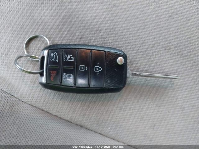 KNDMB5C17F6052373 KIA SEDONA LX