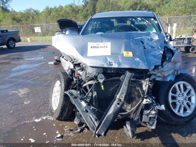 1C4RJEAGXJC277848 Jeep Grand Cherokee Laredo 4x2