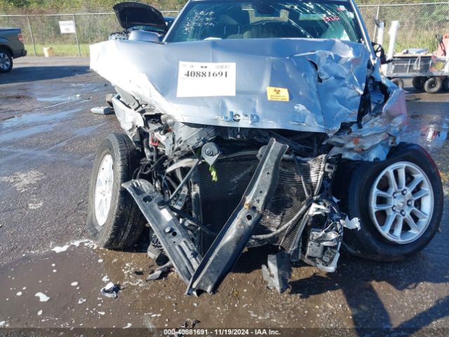 1C4RJEAGXJC277848 Jeep Grand Cherokee Laredo 4x2