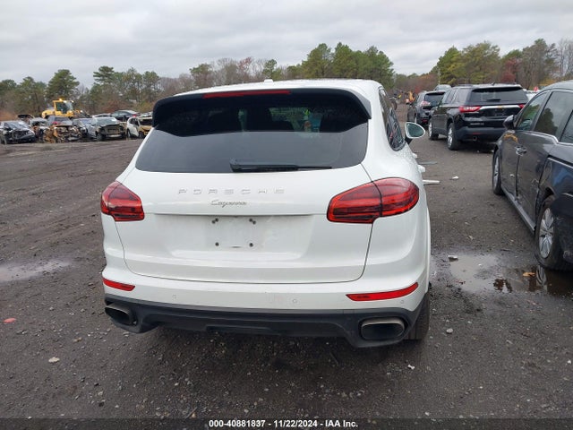 Porsche Cayenne Platinum Edition 2017 WP1AA2A29HKA84489 Image 16