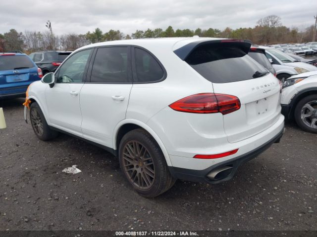 2017 PORSCHE CAYENNE WP1AA2A29HKA84489 Photo 2