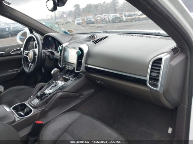 2017 PORSCHE CAYENNE WP1AA2A29HKA84489 Photo 4