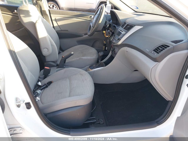 KMHCT5AE6GU276810 Hyundai ACCENT SE