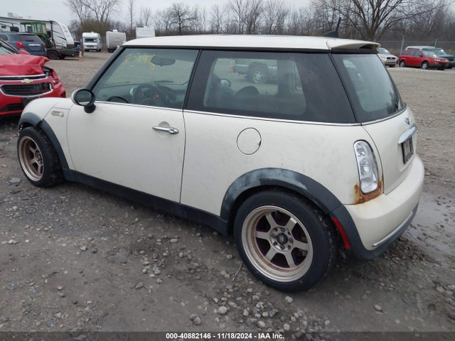 2006 MINI COOPER WMWRC33516TK66705 Photo 2