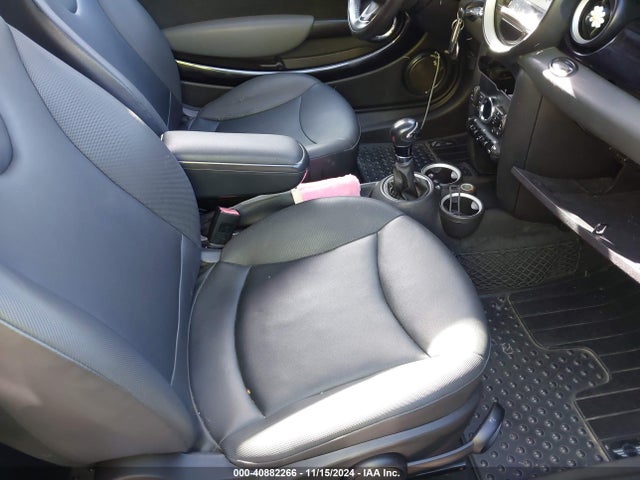 2011 MINI COOPER CLUBMAN WMWZF3C58BTY00512 Photo 4