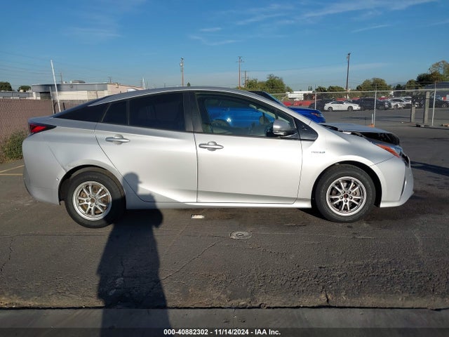 Toyota Prius Two 2018 JTDKBRFU7J3067177 Image 13