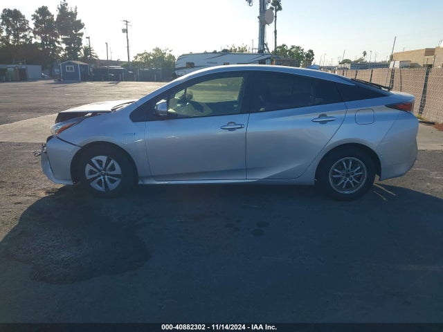 Toyota Prius Two 2018 JTDKBRFU7J3067177 Image 14