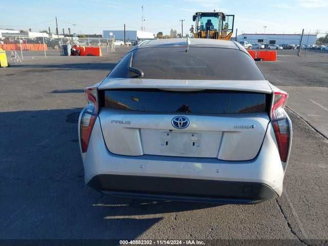 Toyota Prius Two 2018 JTDKBRFU7J3067177 Image 16