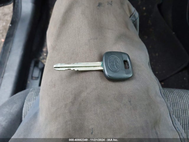 VNKKTUD31HA076352 Toyota YARIS L