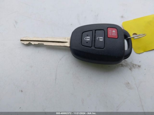 2T3ZFREV1JW471750 Toyota RAV4 LE