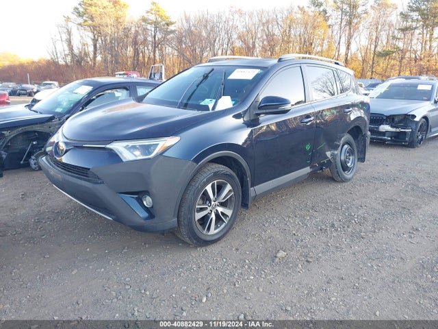 Toyota Rav4 Xle 2017 JTMRFREV3HD199547 Image 2