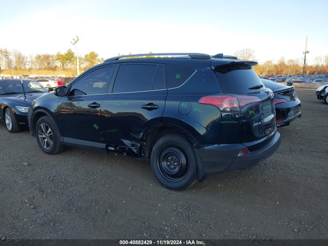 Toyota Rav4 Xle 2017 JTMRFREV3HD199547 Image 3