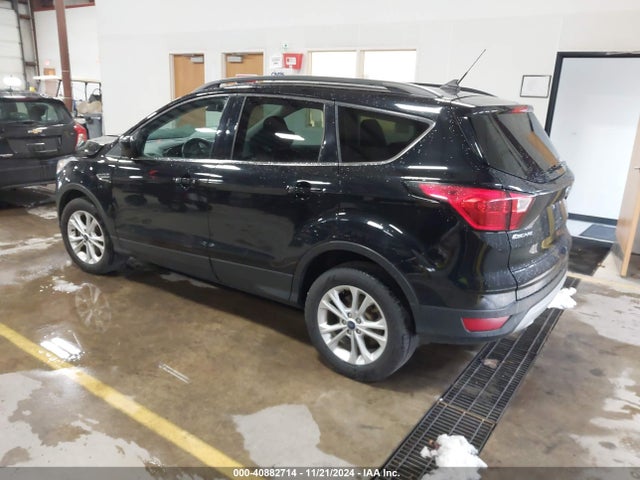 1FMCU9HD8KUA70320 Ford ESCAPE SEL