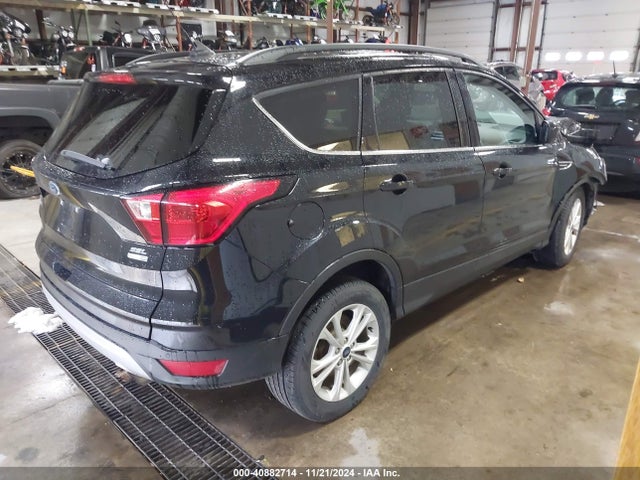 1FMCU9HD8KUA70320 Ford ESCAPE SEL