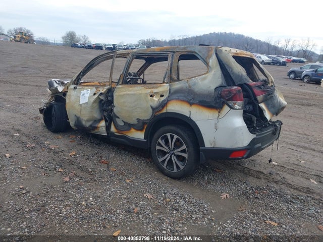 JF2SKAUC3KH585322 Subaru Forester Limited