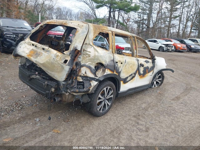 JF2SKAUC3KH585322 Subaru Forester Limited